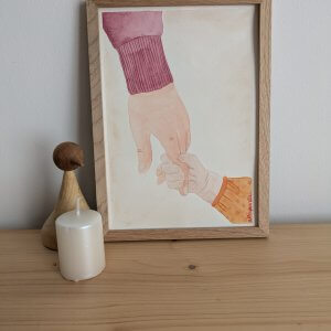 Illustration à l'aquarelle représentant la main d'une fillette qui tient celle de sa mamie. Cadeau idéal pour la fête des grands-mères
