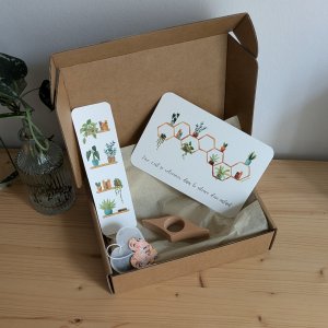 Coffret cadeau pour la fête des mères composé d'accessoires illustrés pour la lecture pour offrir un moment de détente
